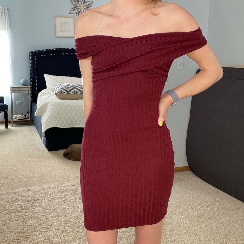 Lulus Burgundy Ribbed Off-the-Shoulder Bodycon Mini Dress (NWT)